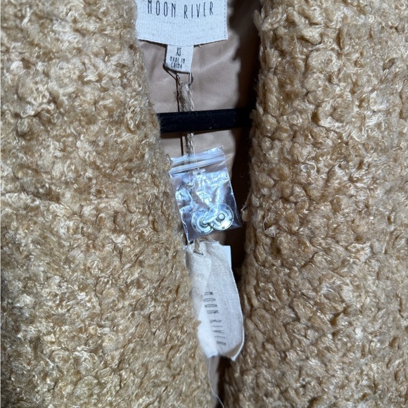 NWT ANTHROPOLOGIE’S MOON RIVER - Cozy Tan Teddy Coat - Picture 3 of 4